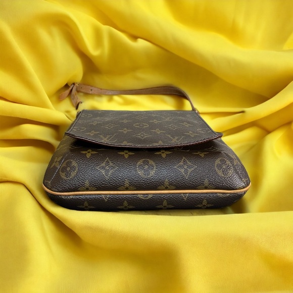 LOUIS VUITTON Musette Salsa - Picture 5 of 9